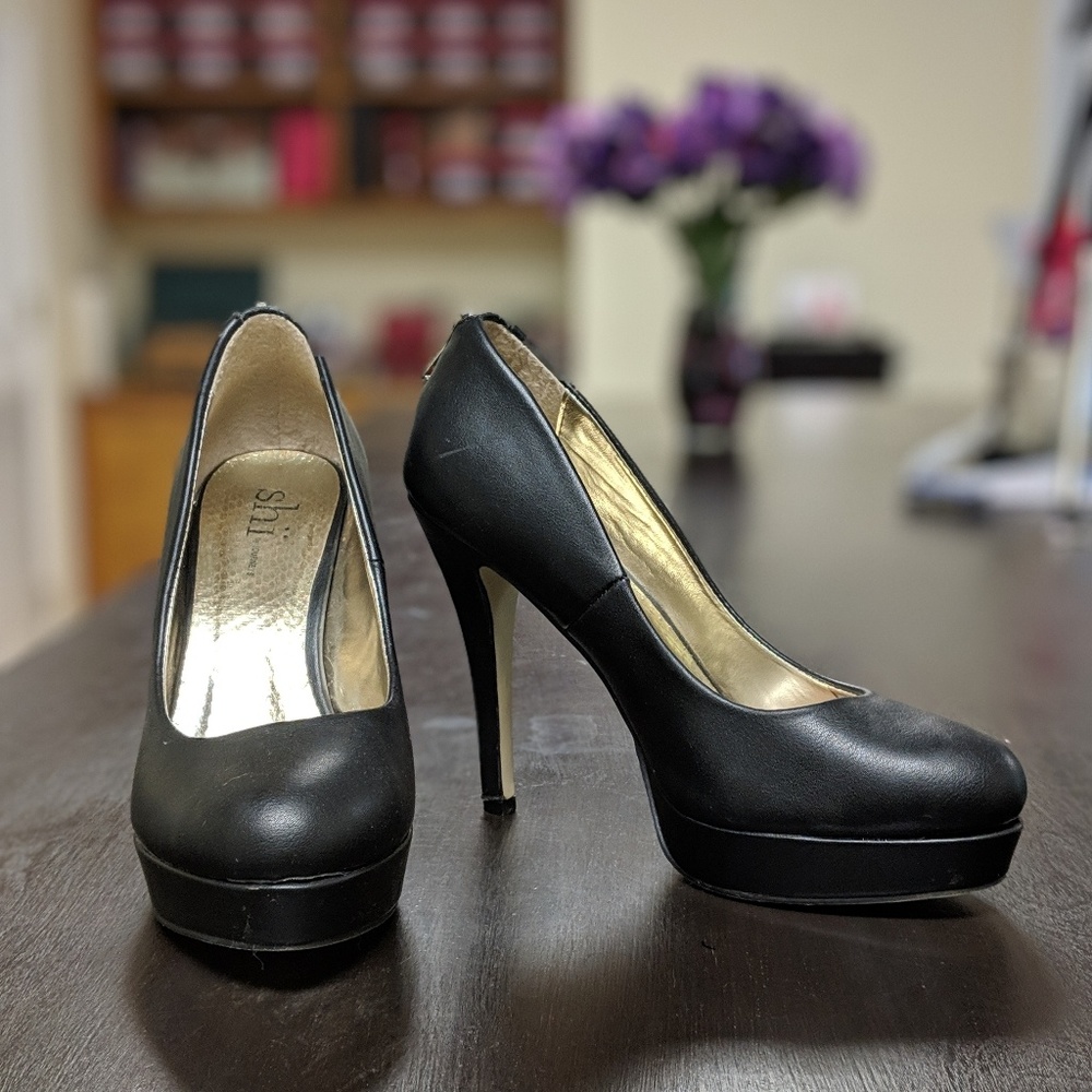 Shi by Journeys Black High Heel Pumps
